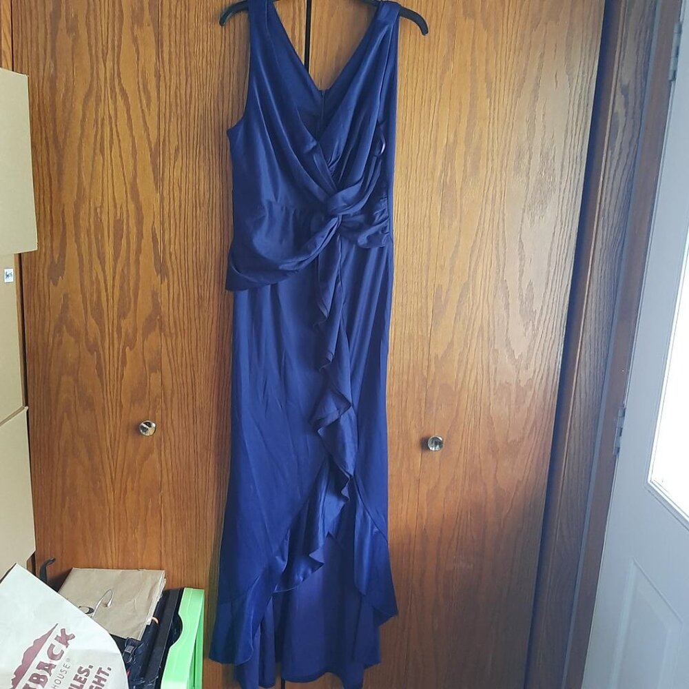 NEW ! Lsisi Long Sleeveless V Neck Evening Gown With A Split Dark Blue Size XL